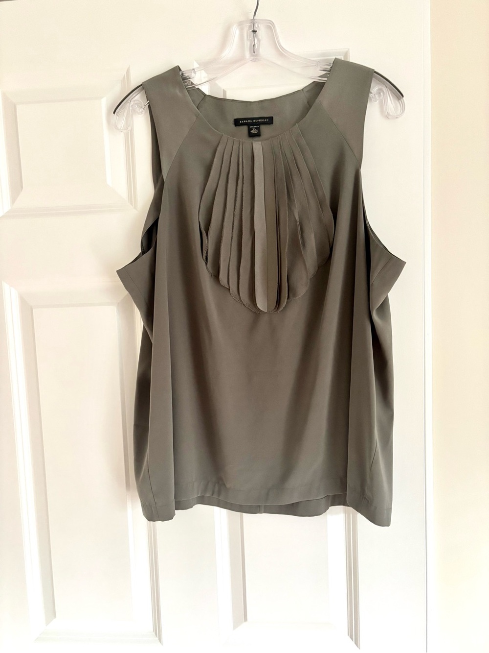 Banana Republic silk Grey Pleated Yoke Sleeveless Blouse